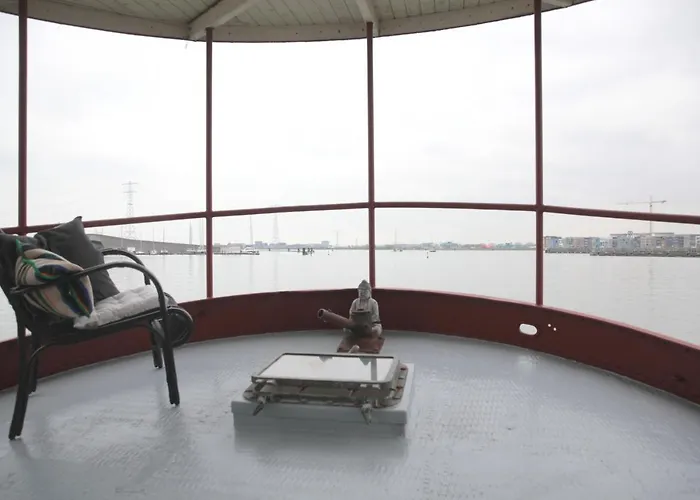 Bed In Boat Amsterdam Hotel