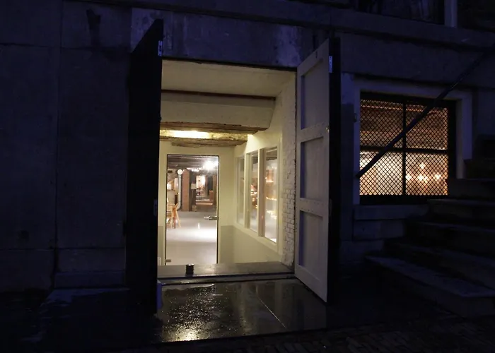 Top-Notch Space Along Canal In Historic Centre Amsterdam